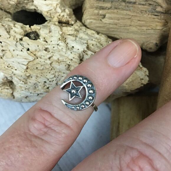 Star & Moon Sterling Silver Toe Ring - Picture 4 of 6